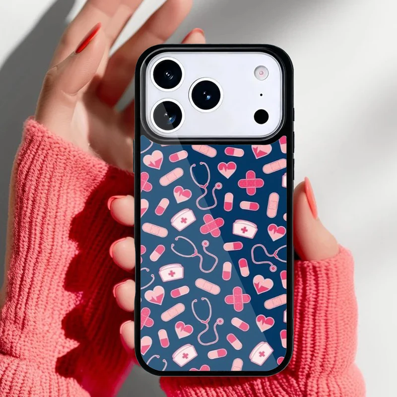 Funda con estetoscopio y cruz roja