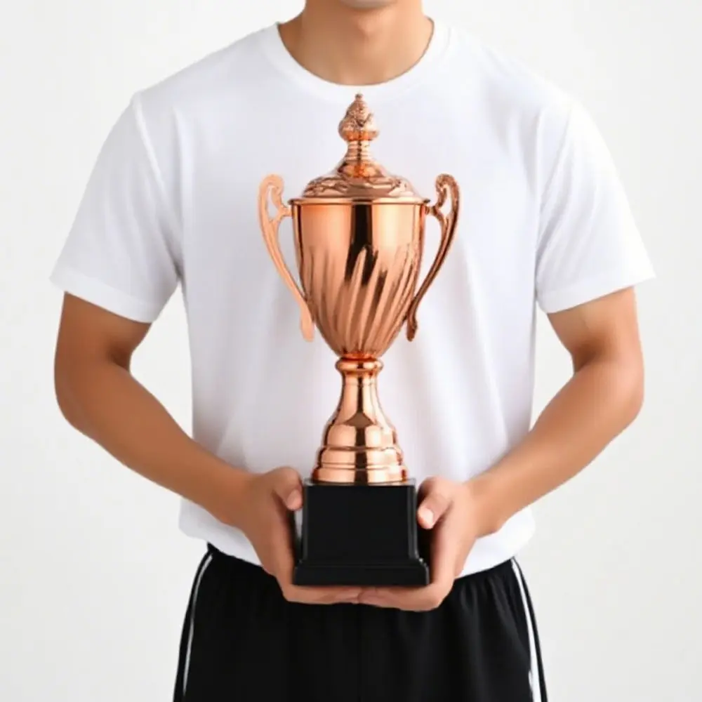 Trofeo en acabado oro y detalles