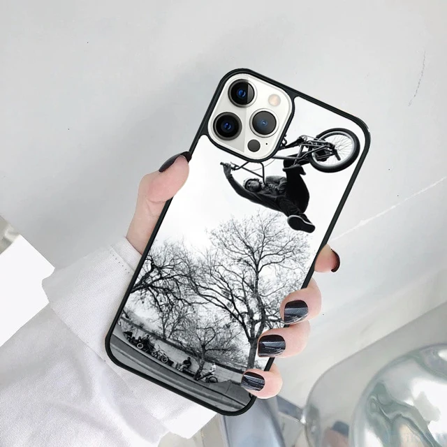 Perfil de la funda mostrando bordes elevados y protección