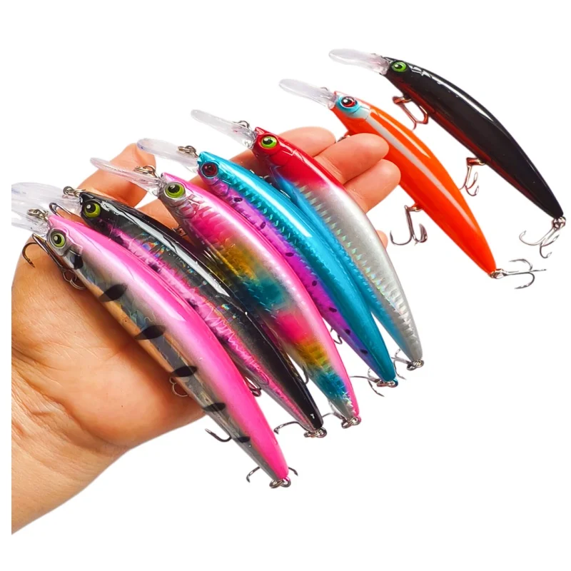 Señuelos de pesca de colores con anzuelo triple