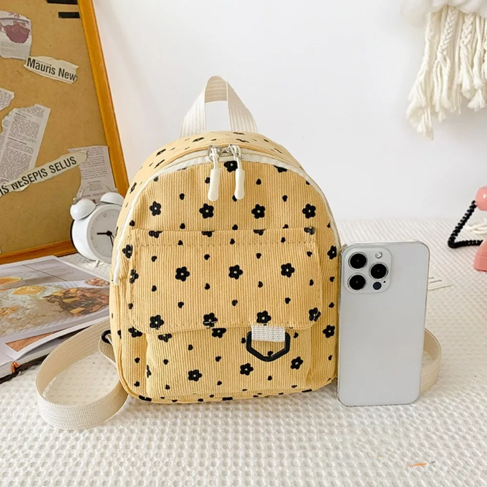 Mochila pequeña de pana con estampado floral y bandolera - imagen 2