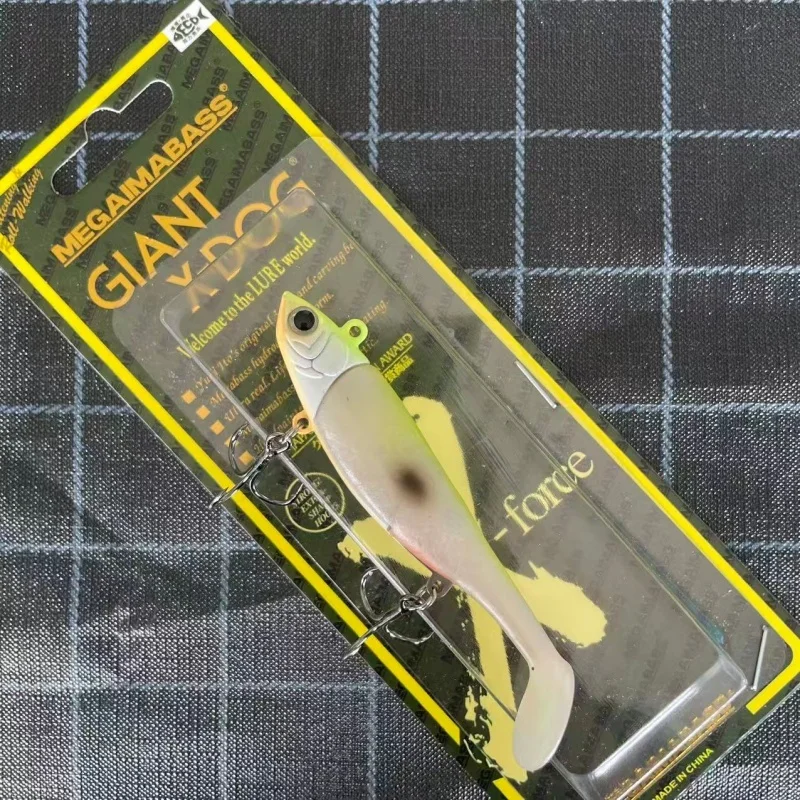 Señuelo MEGAIMABASS para lubina en acción