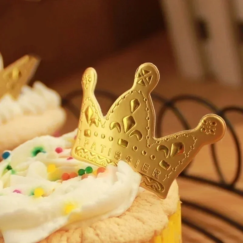 Decoración para tarta cumpleaños corona de princesa dorada y sombrero - imagen 3