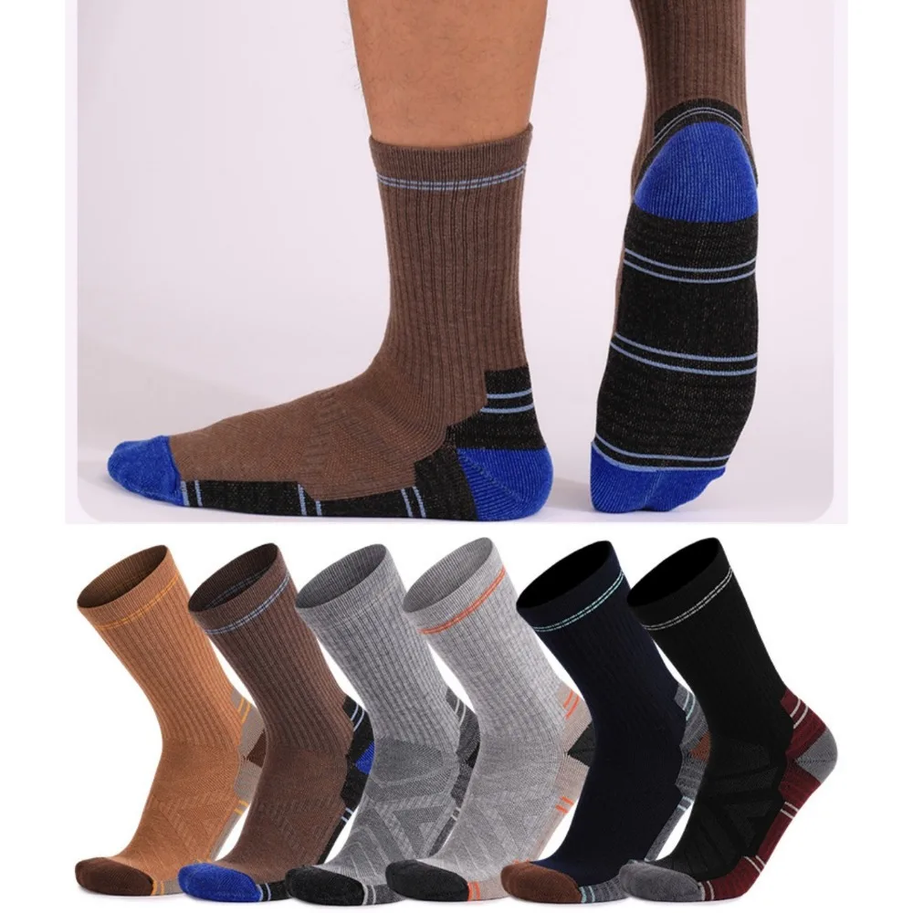 Calcetines puestos en contexto outdoor