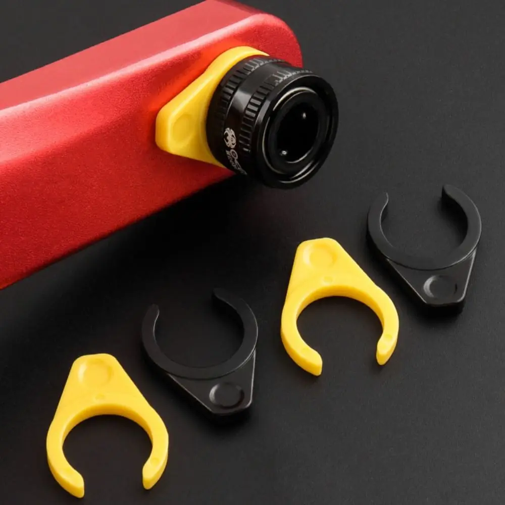 Anillos negro y amarillo lado a lado