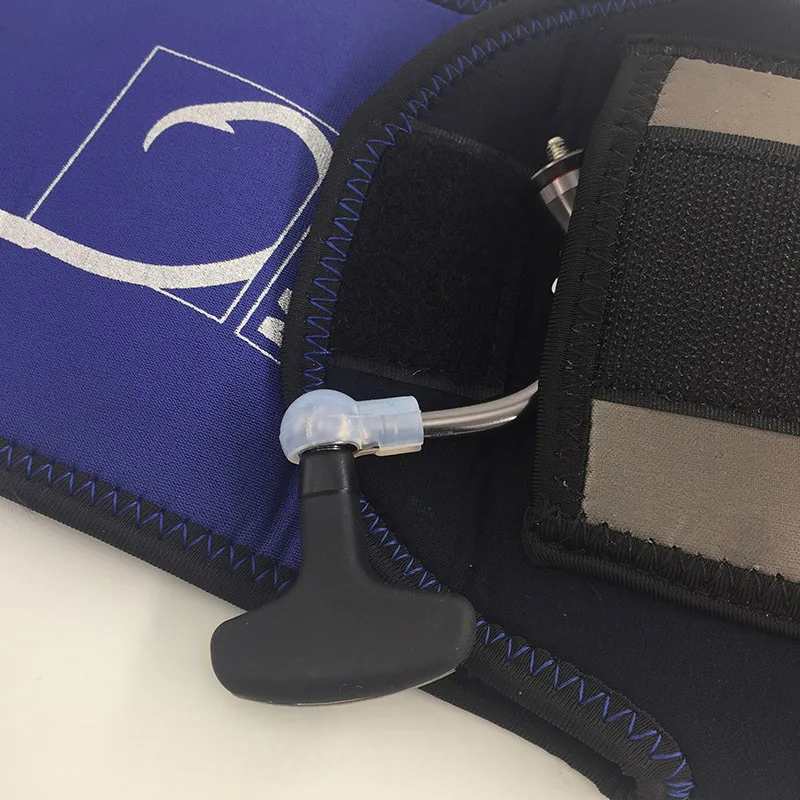 Mochila Mustad vista frontal mostrando las correas ajustables