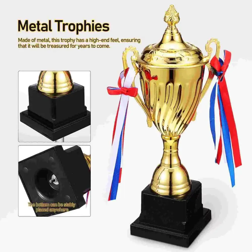 Trofeo dorado de metal para campeonatos de pesca deportiva