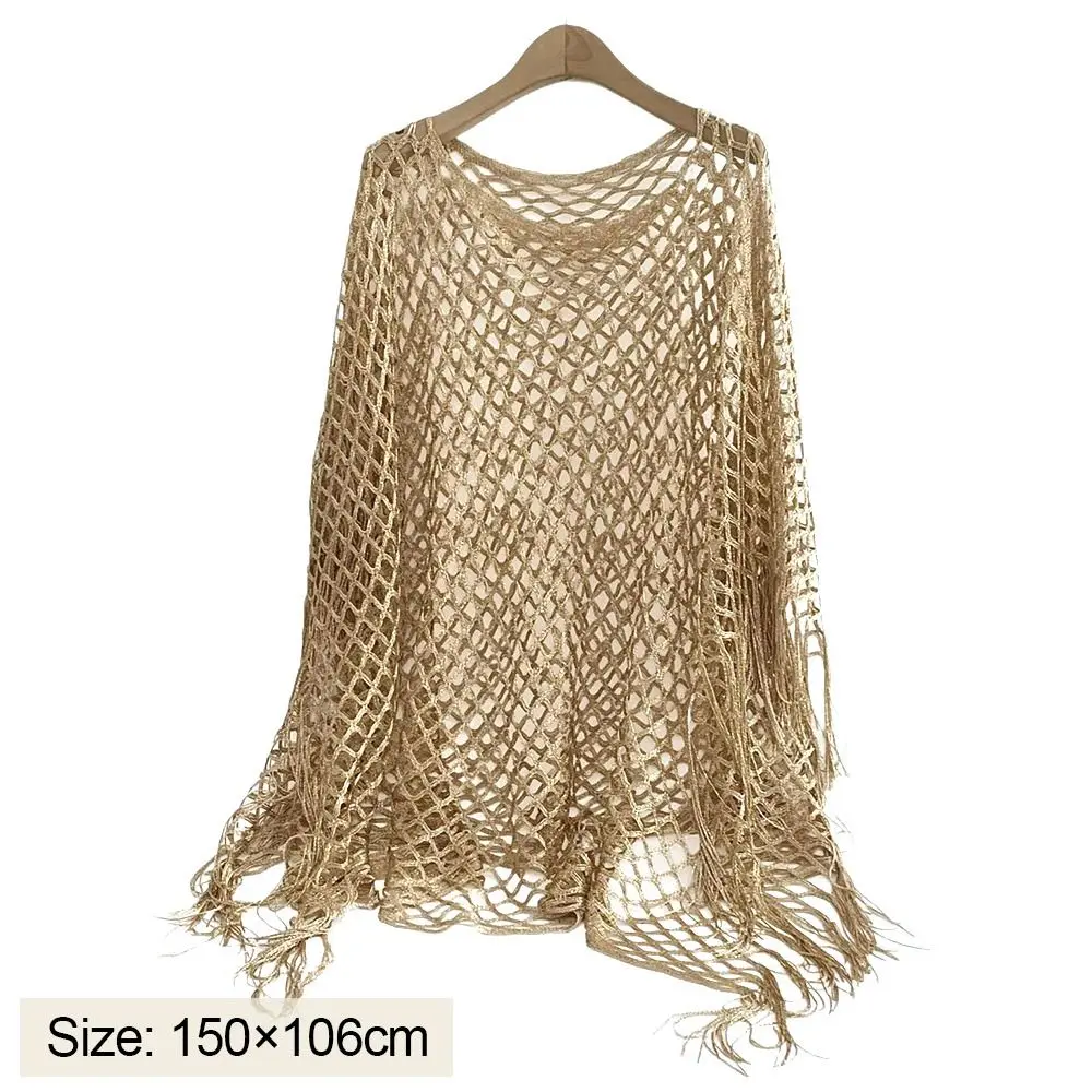Detalle de la chaqueta de malla con acabado dorado y plateado