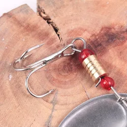 Señuelo giratorio de metal con lentejuelas para lubina y trucha