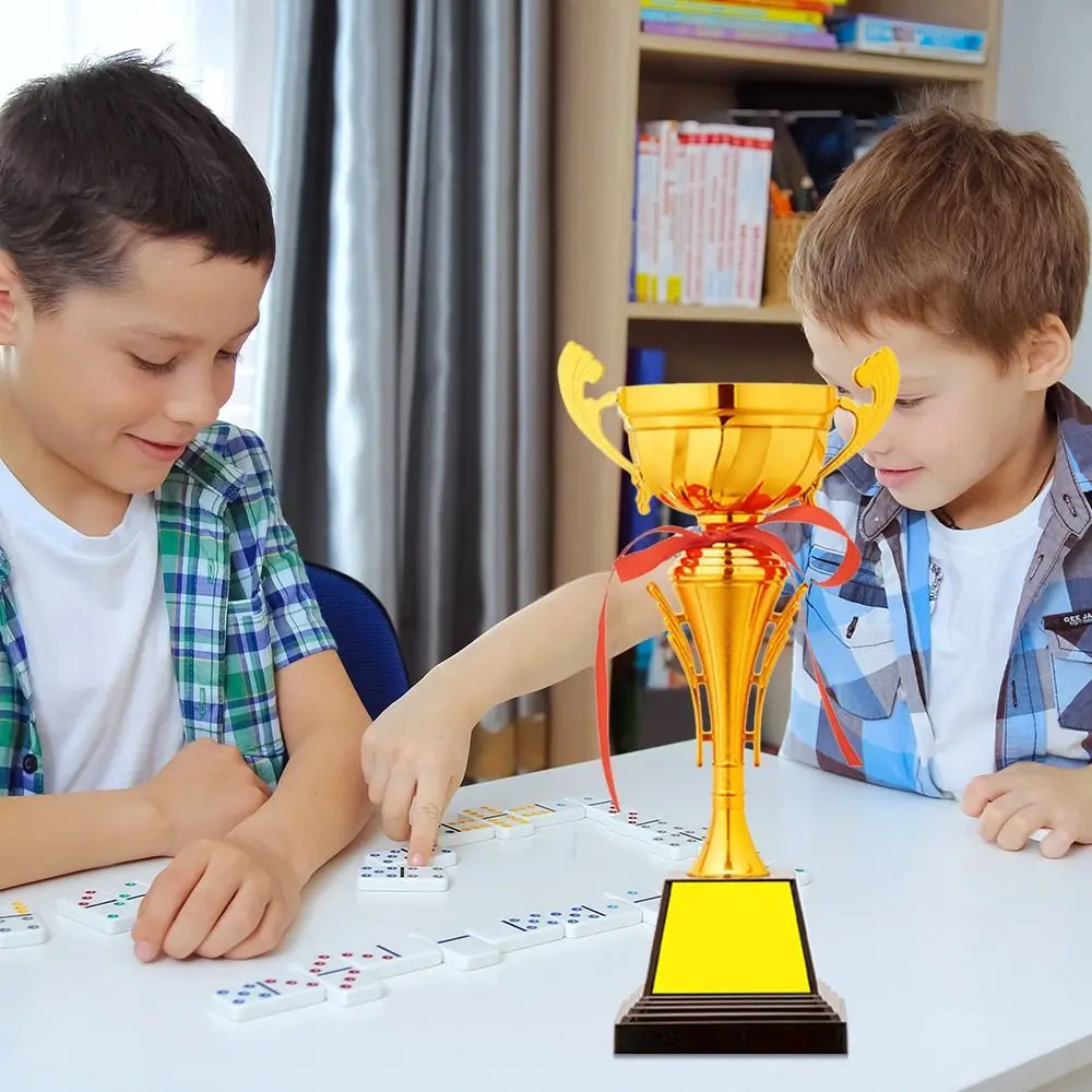 Vista del trofeo y acabado dorado