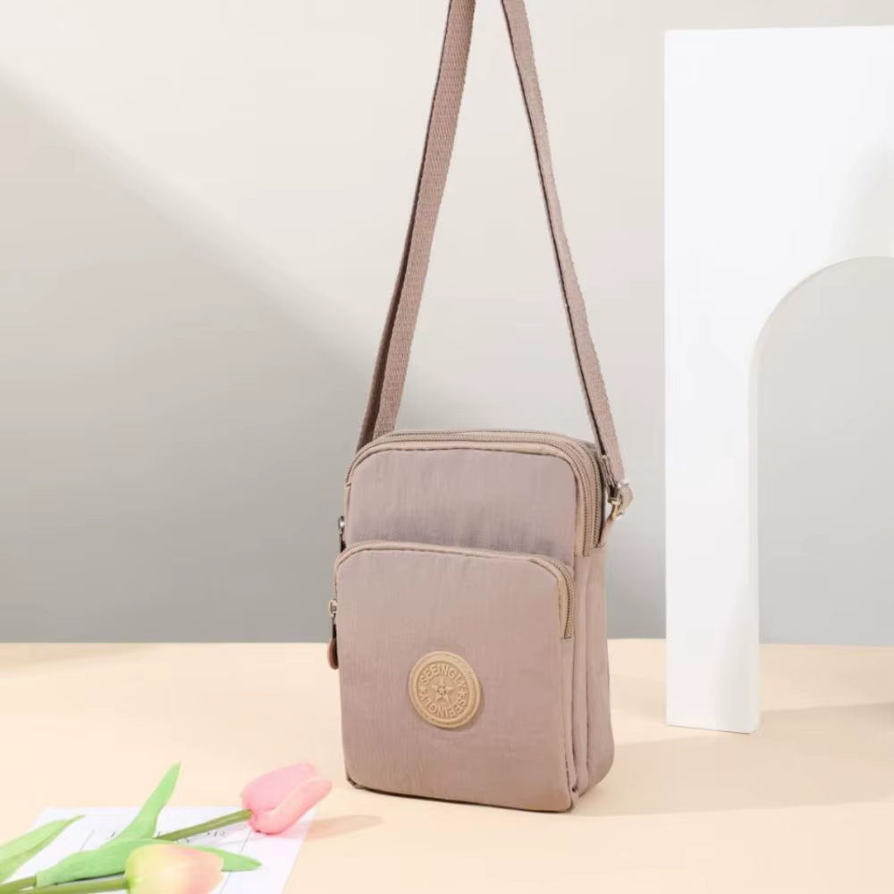 Bolso bandolera impermeable de nailon con espacio para teléfono - imagen 2