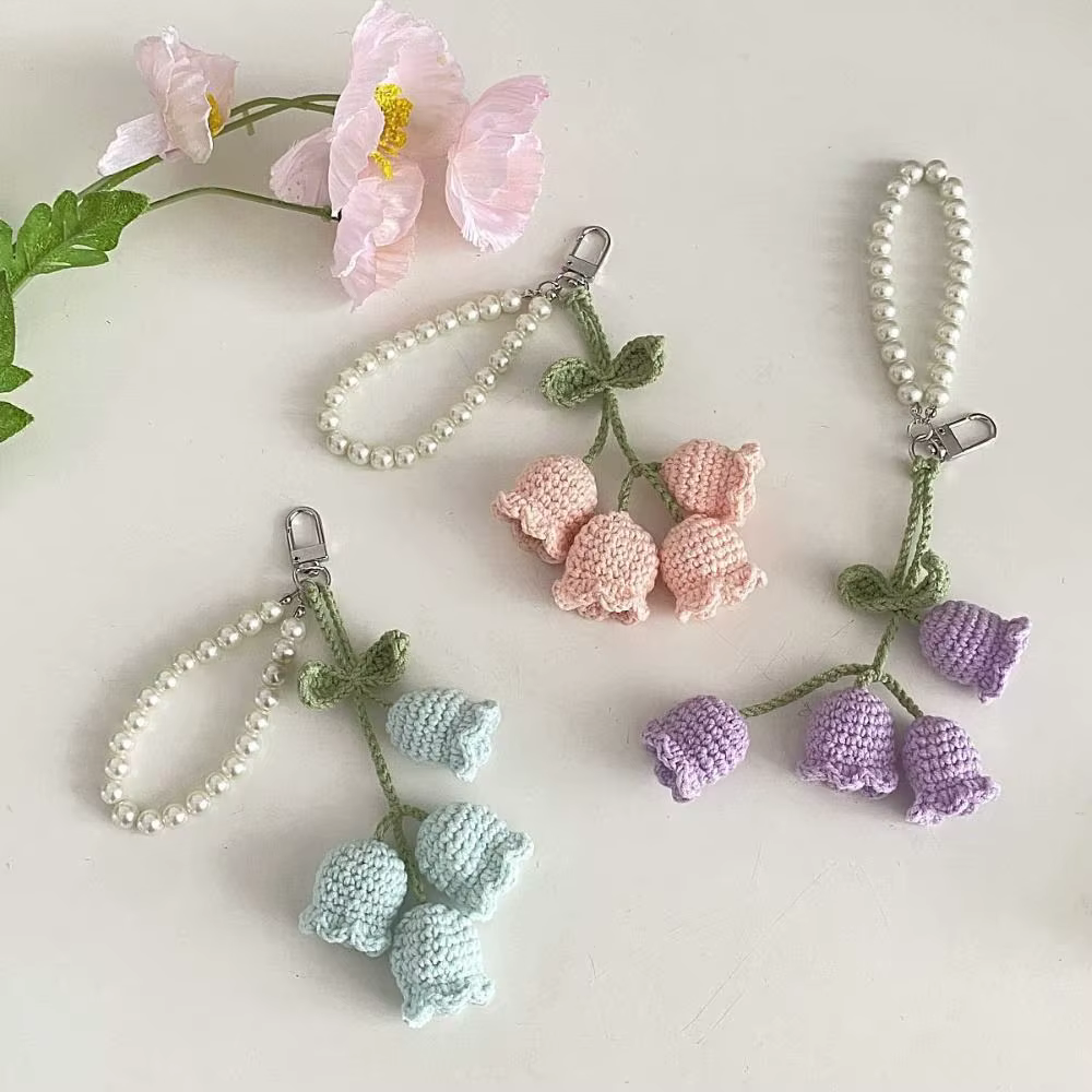 Llavero Orquídea con Perlas Hecho a Mano – Colgante Tejido para Bolso - imagen 4