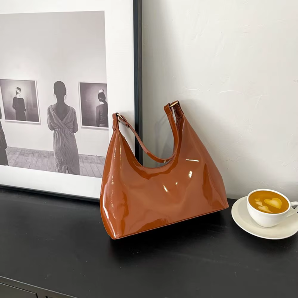 Bolso Mensajero de Cuero PU para Mujer – Resistente y Brillante - imagen 3