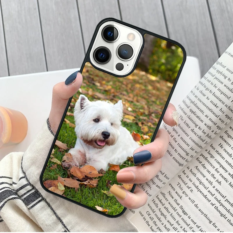 Detalle diseño Westie en funda de teléfono