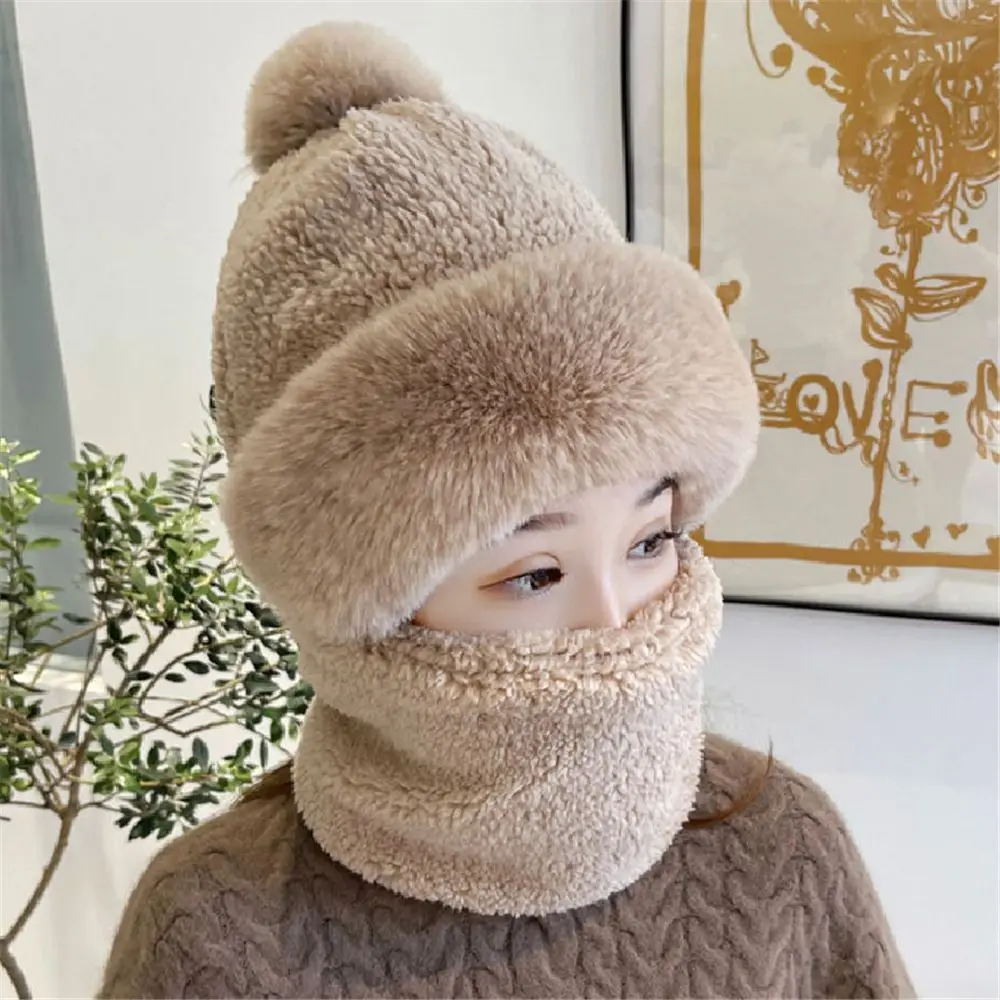 Gorro en tono gris con detalle de costura