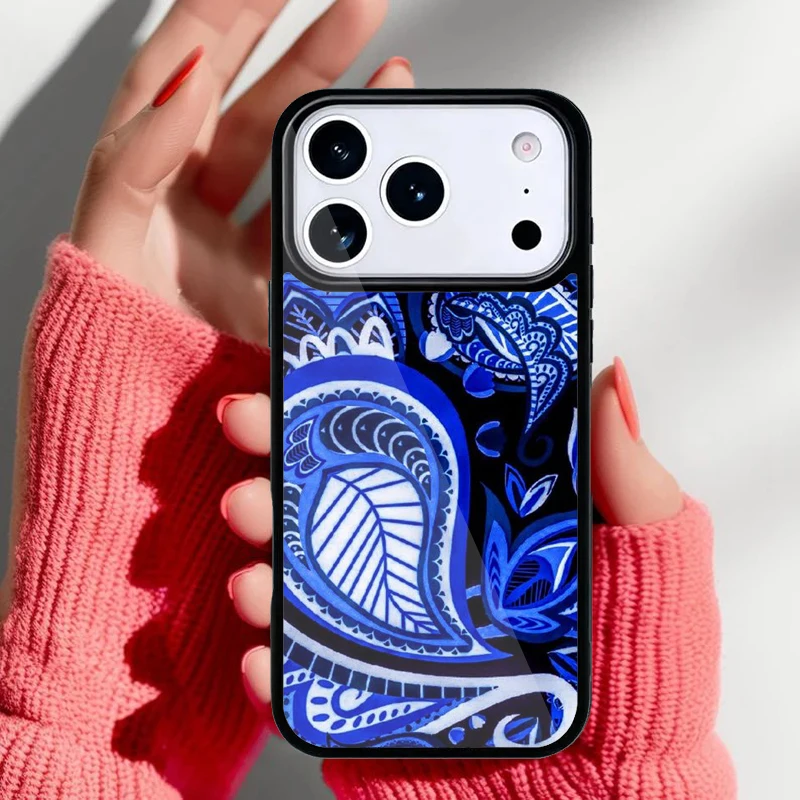 Funda iPhone con patrones polinesios tribales en vista frontal