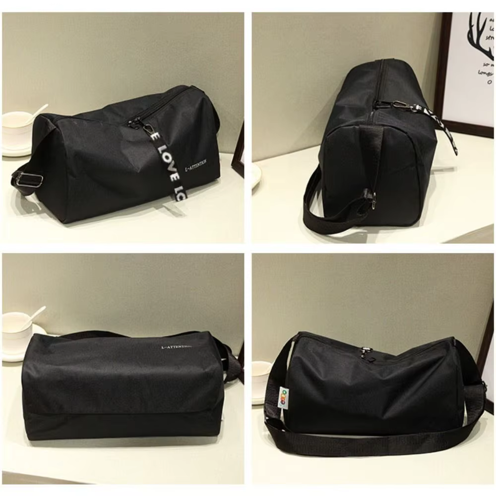 Bolsa negra mostrada en contexto de uso
