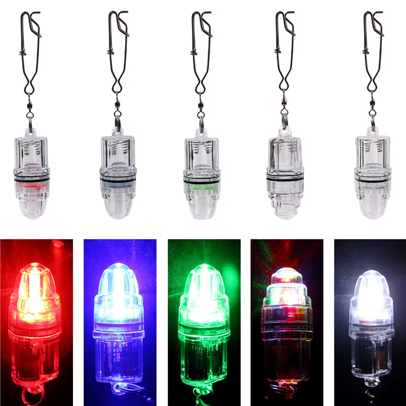 Luz de pesca subacuática en acción