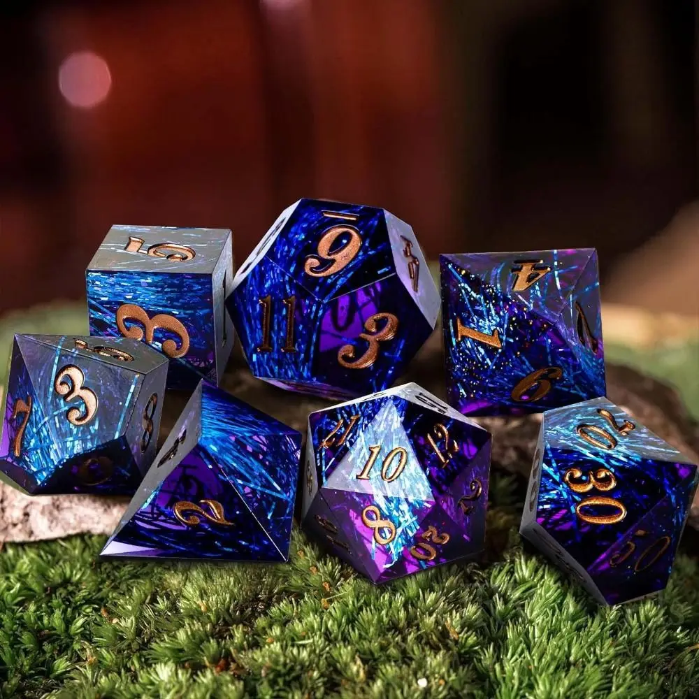 Dados fluidos de resina poliédricos D4-D20 azules verdes morados