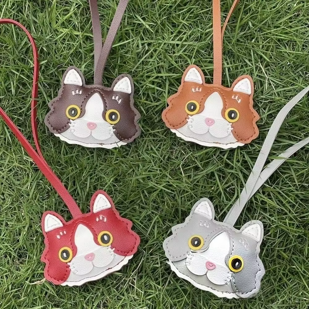 Llavero de cuero con forma de gato y diseño animado - imagen 5