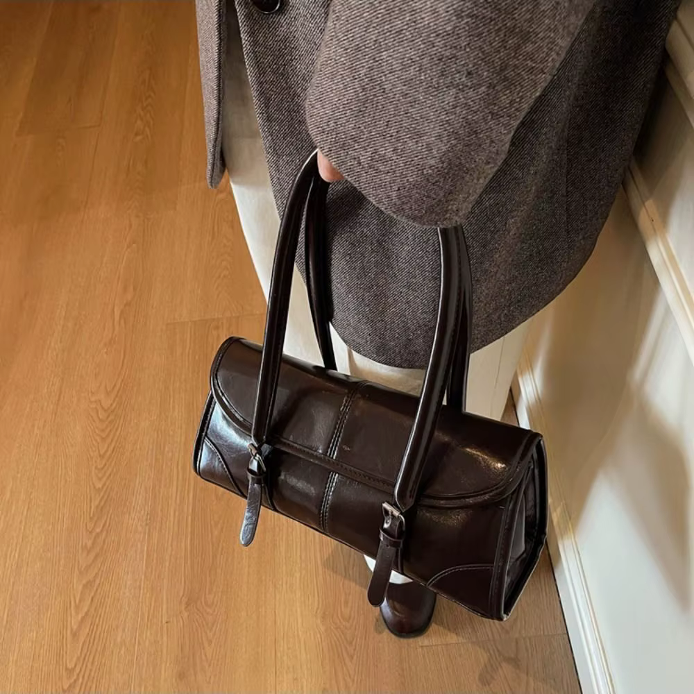 Bolso bandolera de polipiel burdeos para mujer con cierre magnético - imagen 3