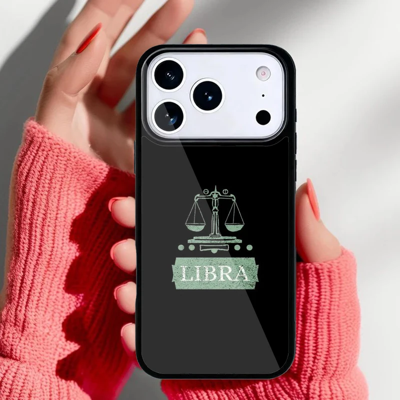 Detalle de la funda con diseño zodiacal