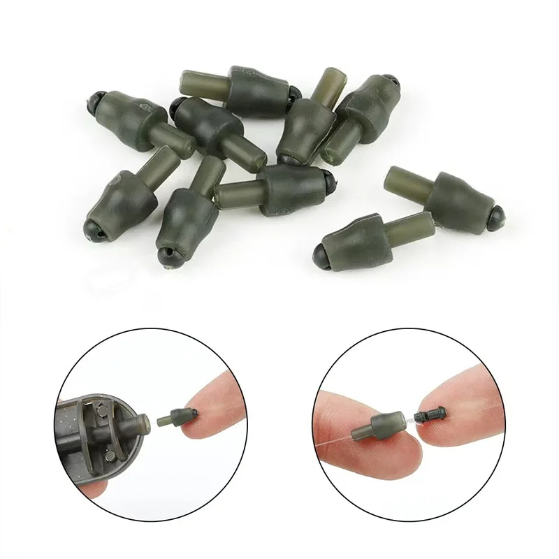Conector de cambio rápido en mano mostrando su diseño bajo perfil
