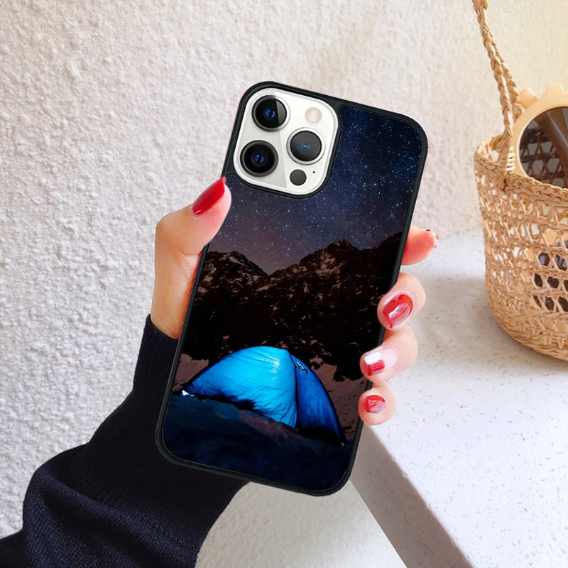 Funda para iPhone con diseño de montaña y bosque