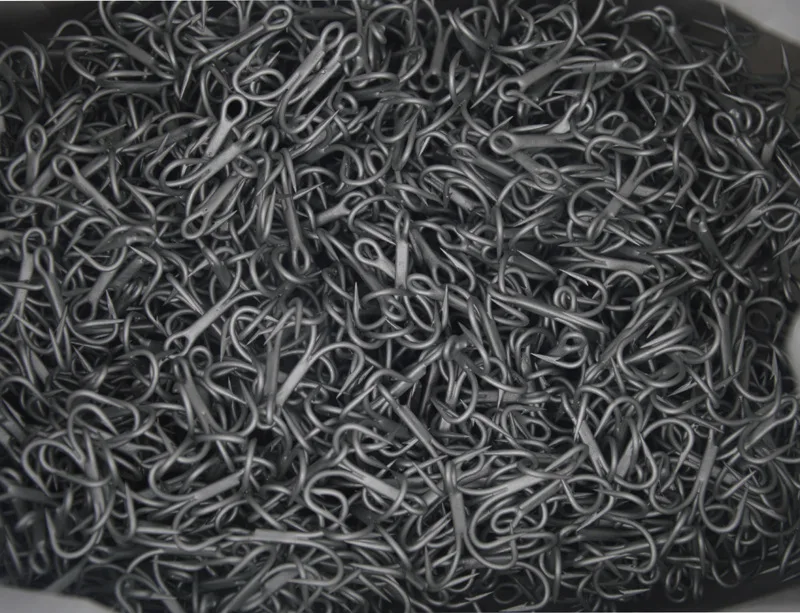 Anzuelo triple vástago corto negro para señuelos y cebos - imagen 2