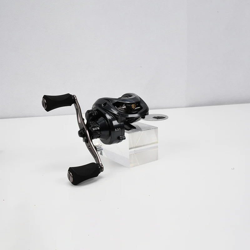 Carrete baitcasting resistente agua salada, ultraligero y magnético