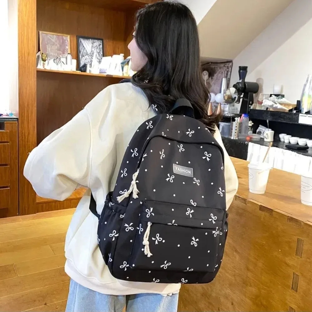 Mochila de nailon portátil con estampado de lazo gran capacidad