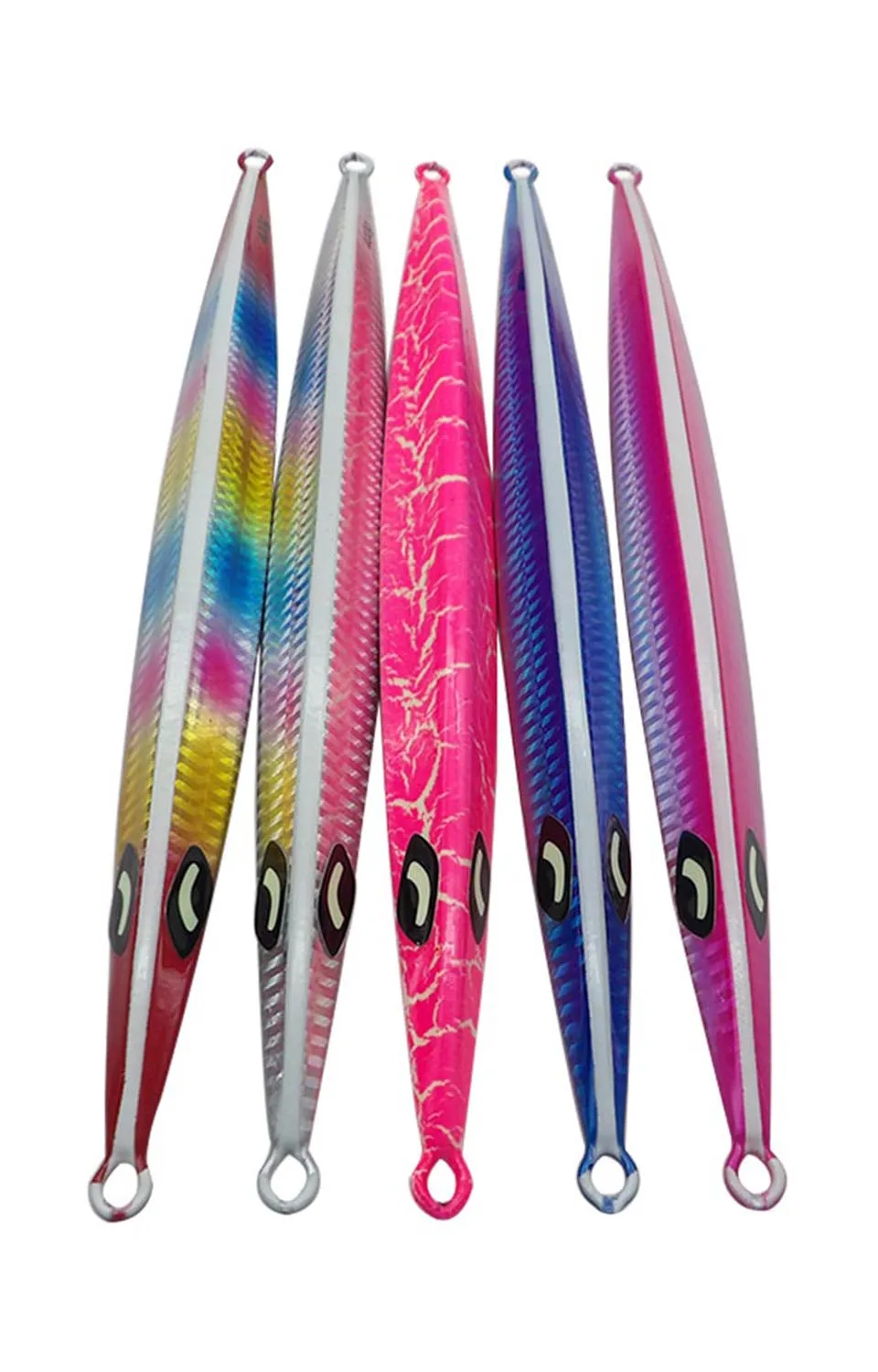 Señuelos de jigging brillantes en varios colores
