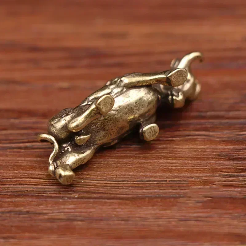 Figura miniatura vaca retro de latón vintage decorativa - imagen 3