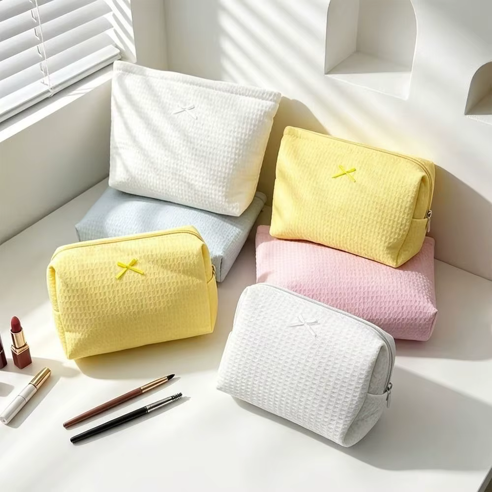 Bolsa Maquillaje Texturizada con Lazo – Gran Capacidad - imagen 3