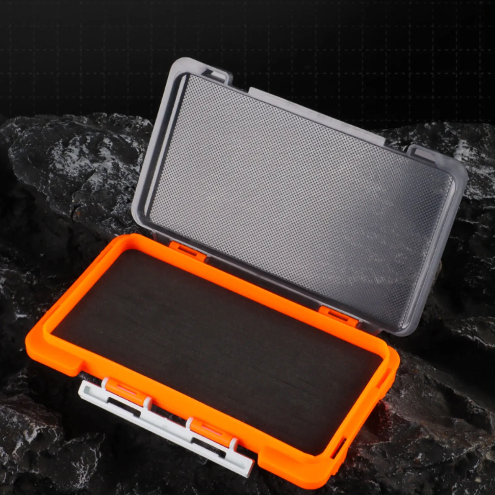 Vista exterior compacta de la caja de accesorios impermeable