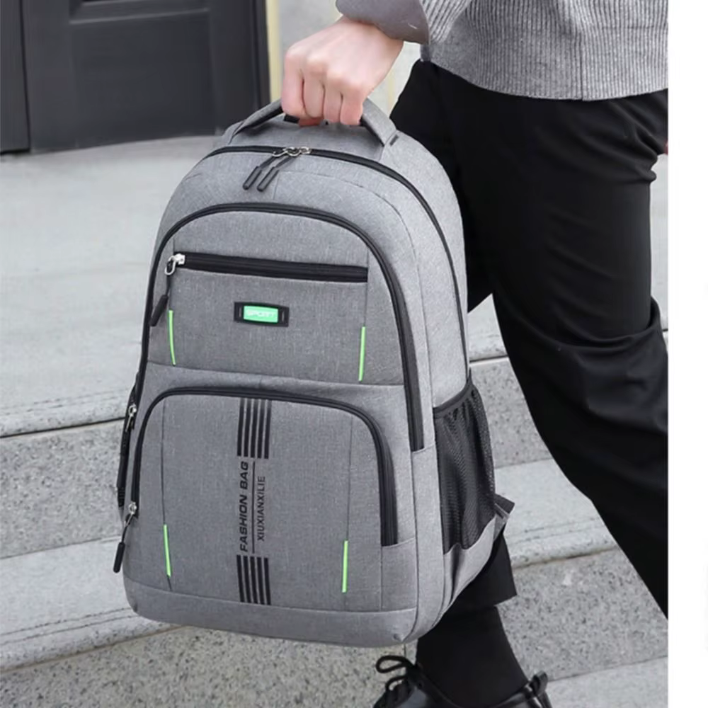 Vista trasera con correas acolchadas de mochila de negocios