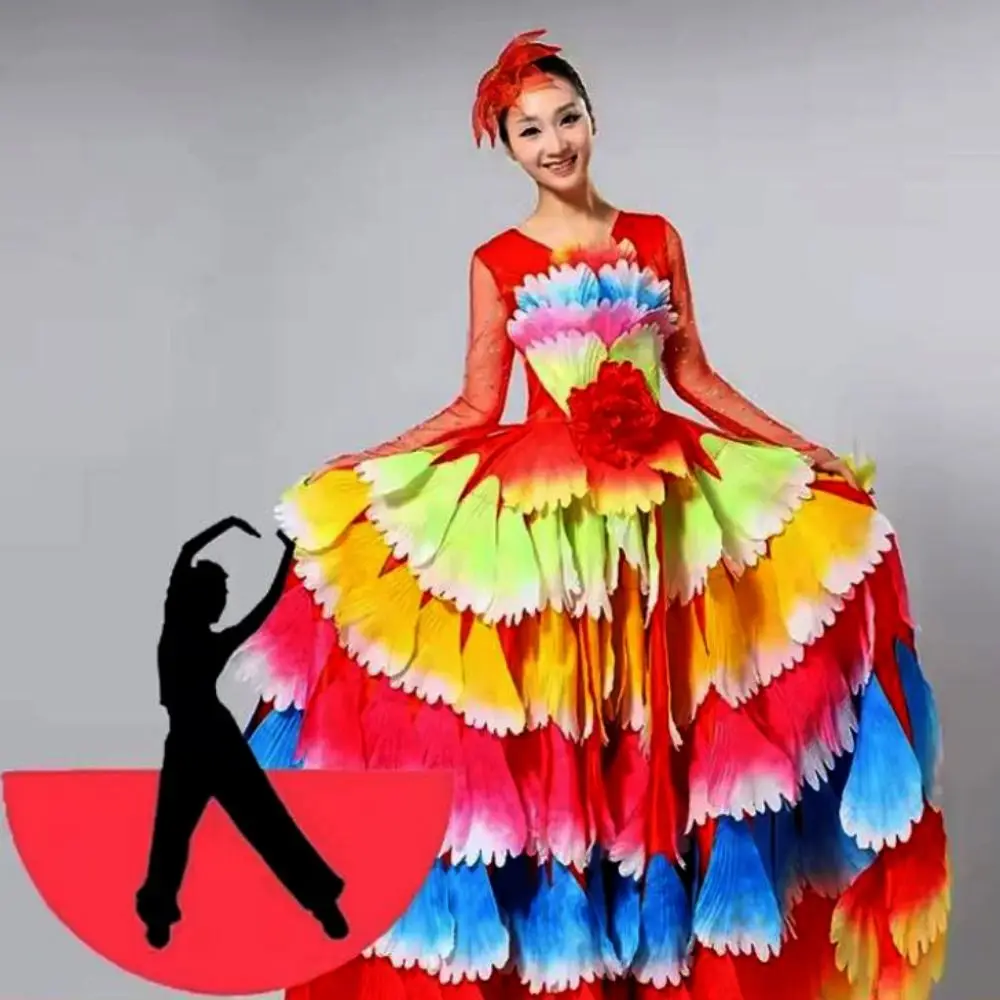 Vestido flamenco largo de apertura con falda de gran vuelo