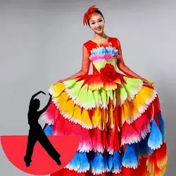 Vestido flamenco largo de apertura con falda de gran vuelo