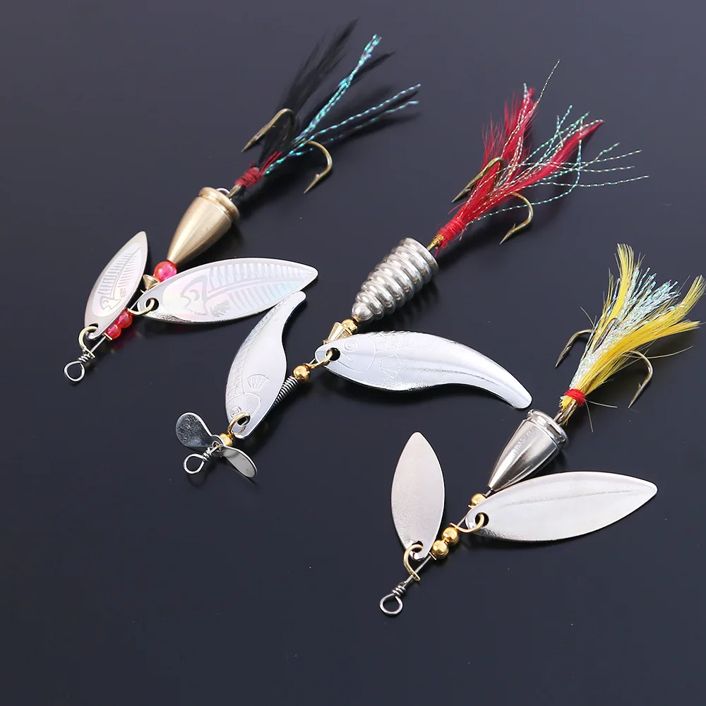 Anzuelo triple con plumas