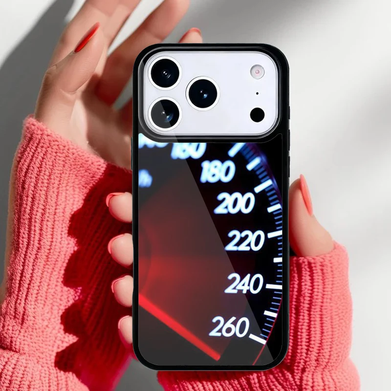Vista frontal de la funda con diseño de velocímetro Krajews