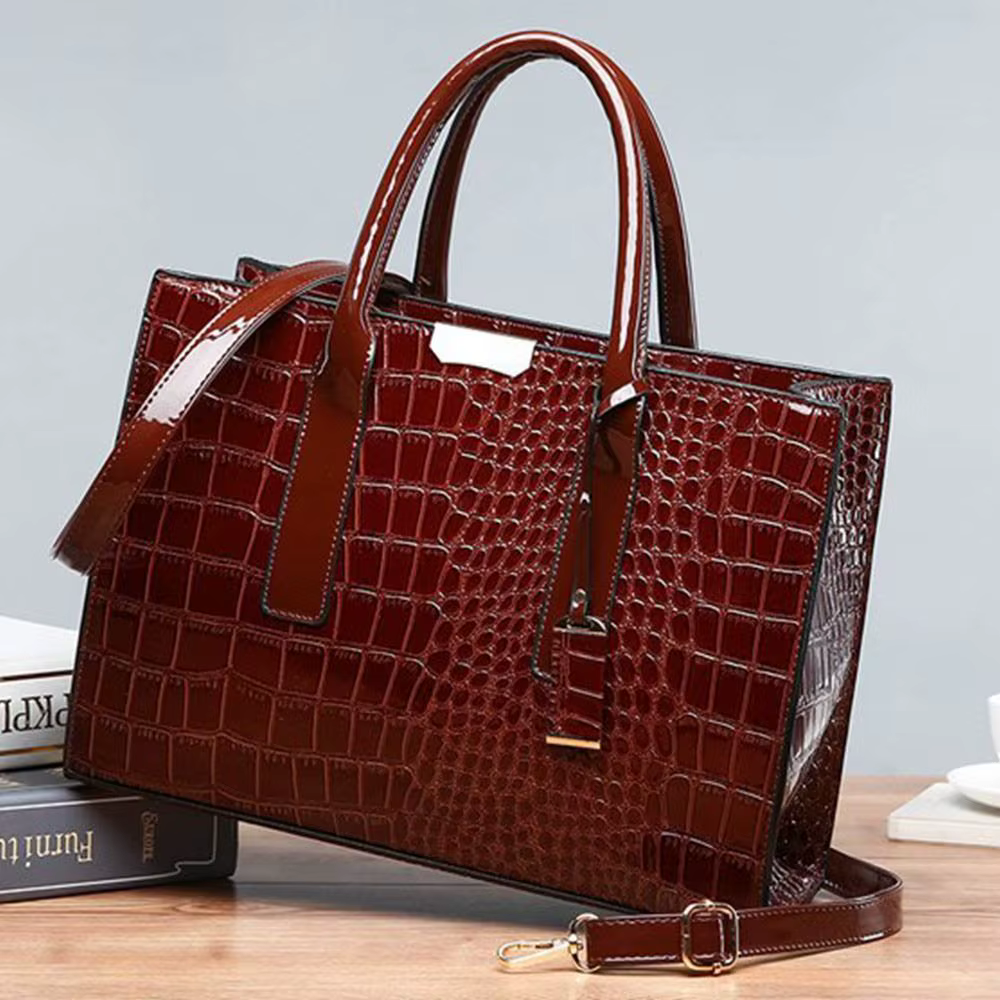 Bolso disponible en diferentes colores y opciones de transporte
