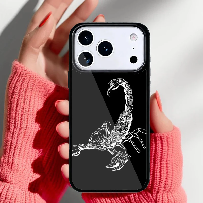Funda Scorpion para iPhone mostrando diseño trasero