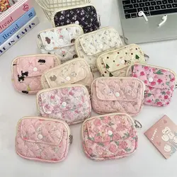 Monedero multifuncional acolchado con diseño floral y porta llaves