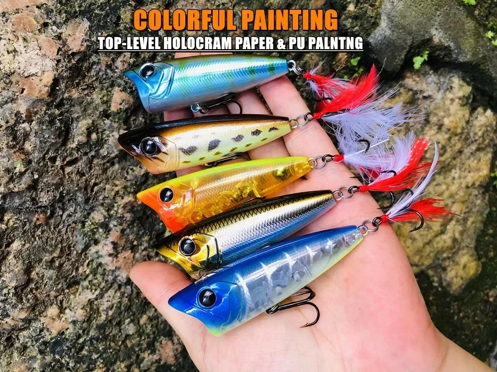 Detalle del popper en acción de pesca