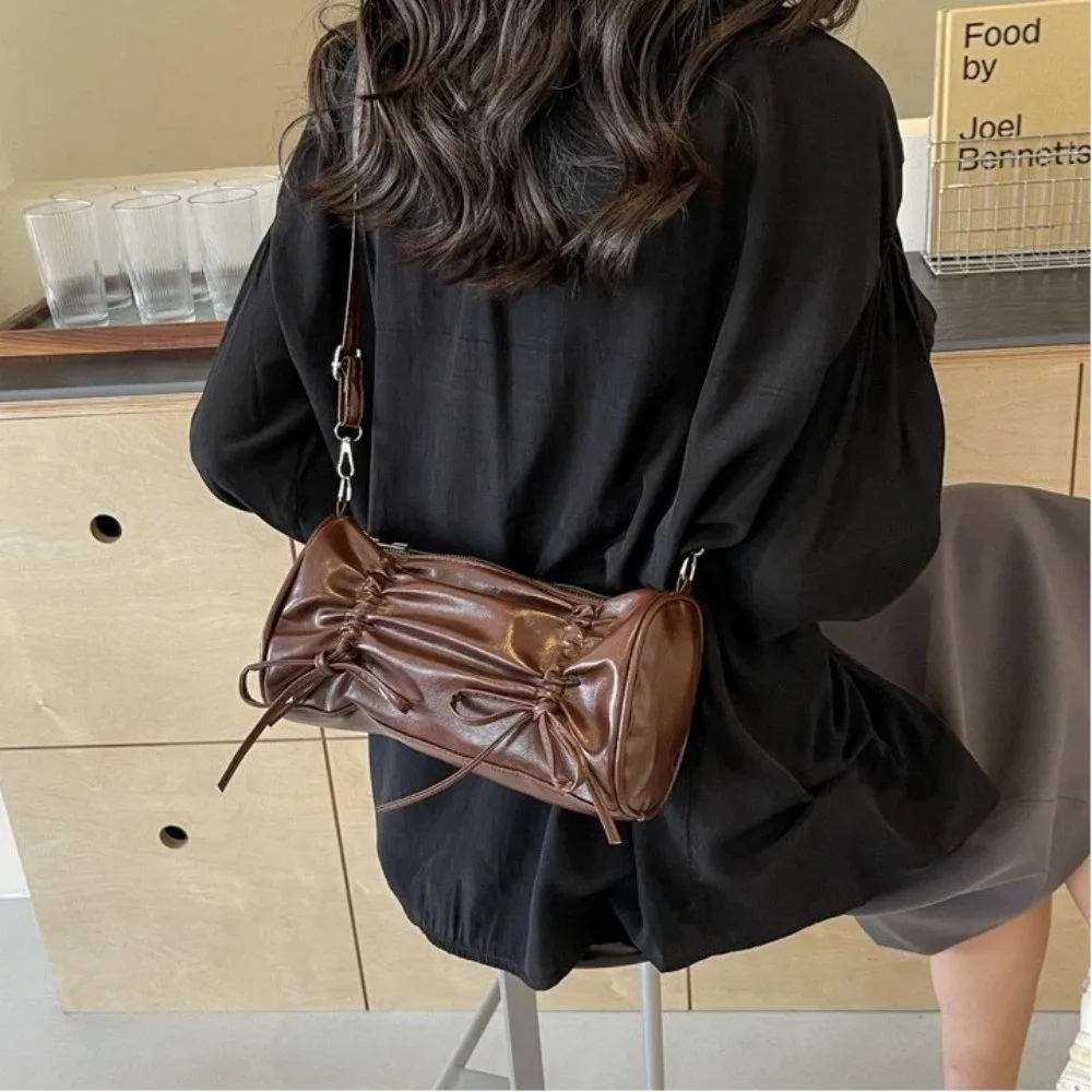 Bolso cruzado con gran capacidad y diseño elegante