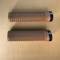Empuñaduras Antideslizantes con Anclaje Lateral para MTB