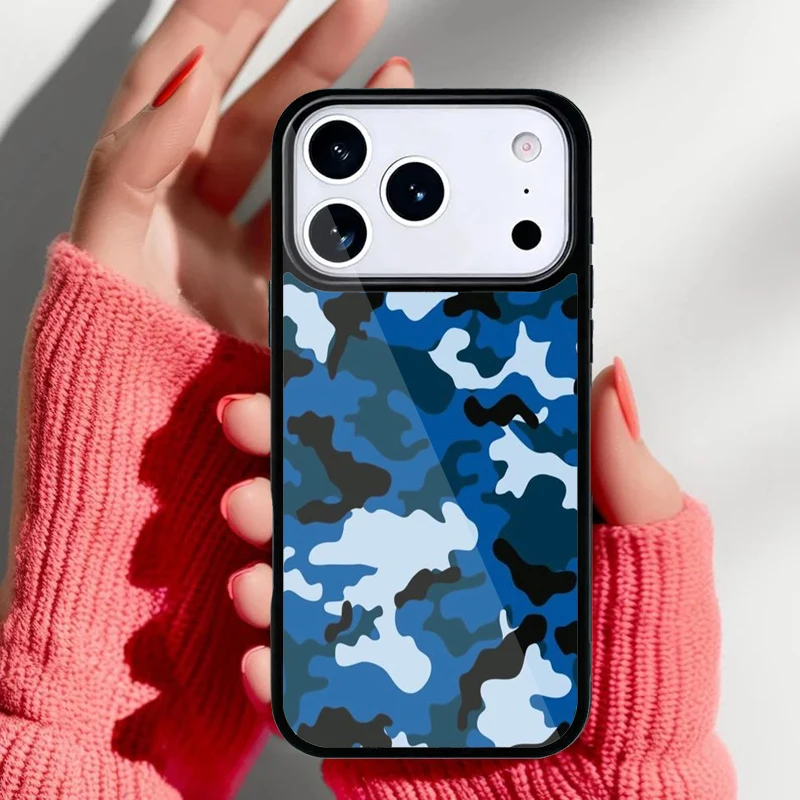 Funda Krajews para iPhone mostrando los recortes precisos