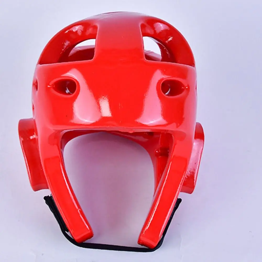 Casco de kickboxing en uso durante entrenamiento