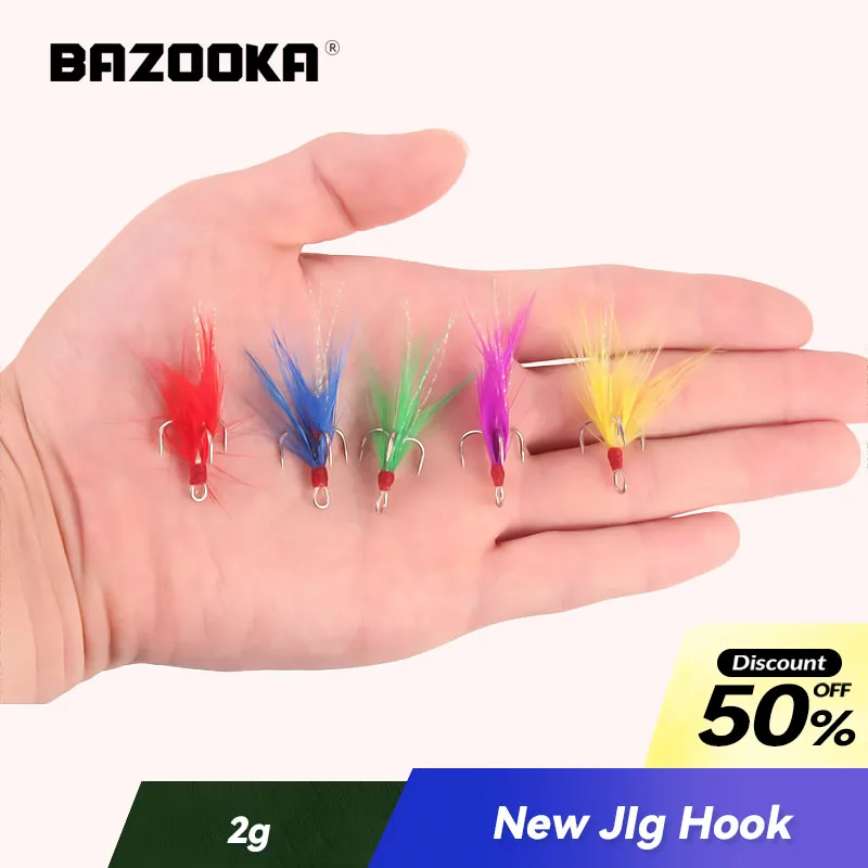 Anzuelos triples Bazooka con plumas de colores en detalle