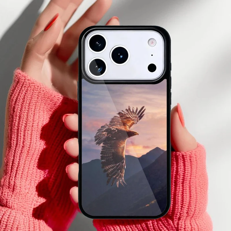 Funda iPhone con diseño de águila dorada vista frontal